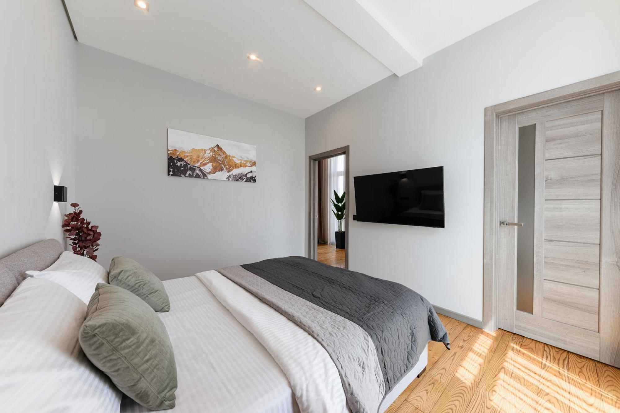 Luxury Apartments Smart House Oezjhorod Buitenkant foto